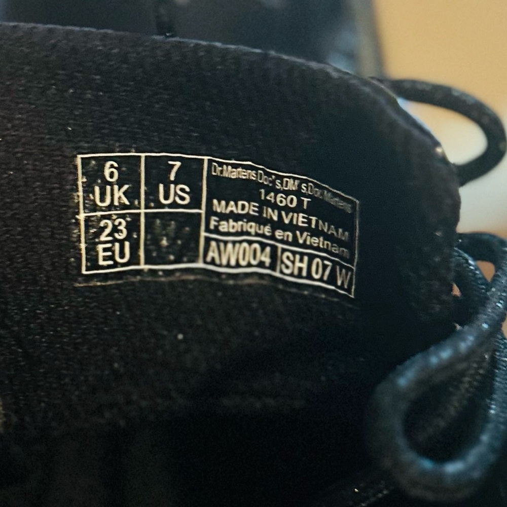 Dr.Martens Toddler 1460 Glitter Star Patent Lace Up Black Boots, Size 7. - Picture 16 of 16